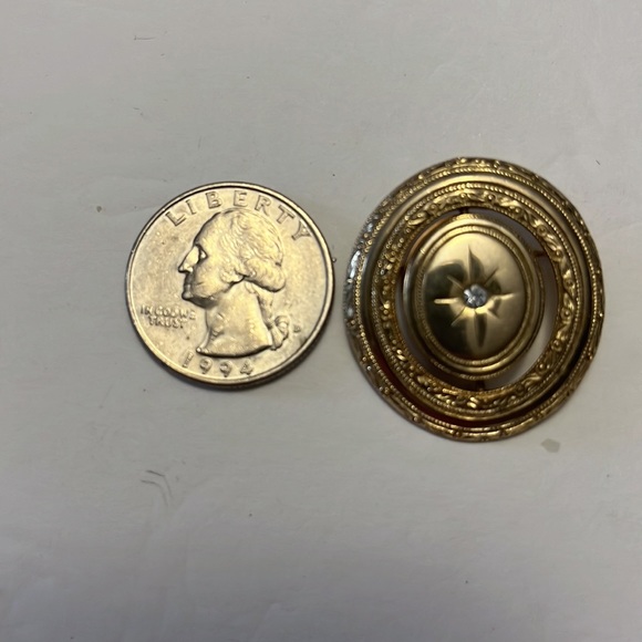 Vintage Goldtone Locket Brooch - Picture 8 of 8